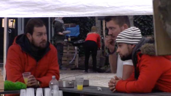 Mike snapt niks van het bezoek van Jessie