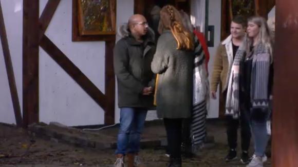 Hiske ontvangt eindelijk haar bezoek, ze heeft hier lang naar uitgekeken