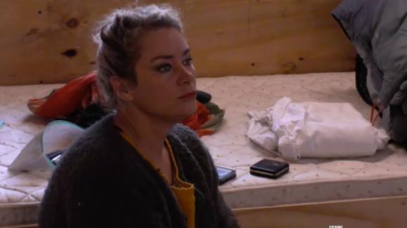 Christel en Hiske hebben een leuke verrassing voor hun mede bewoners