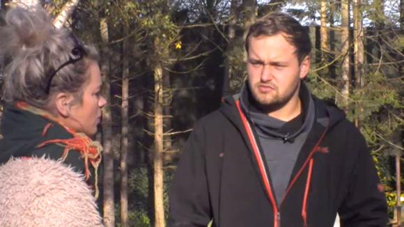 Gerrit bespreekt de situatie over Shelley, deze is veranderd nu ze genomineerd is