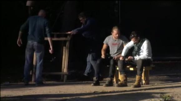 Joaquin wil een appelsaplied maken en Mike en Timothy bouwen een kassa