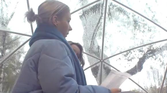 Shelley heeft schijt aan het contract met Brenda en pleegt contractbreuk