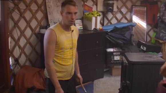 Timothy is zeker dat hij de macht krijgt over de financiën