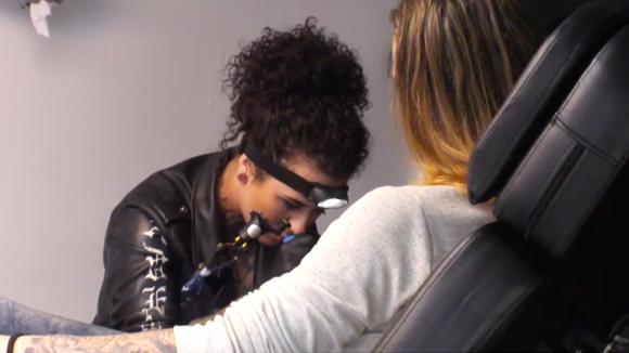 Kaylee kan zich eindelijk bewijzen en zet haar eerste tattoo